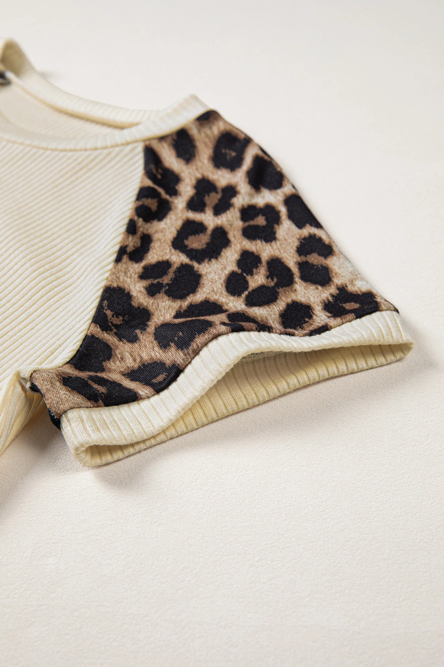 Ribbed Chic Colorblock Leopard Sleeve Tee | S-XL
