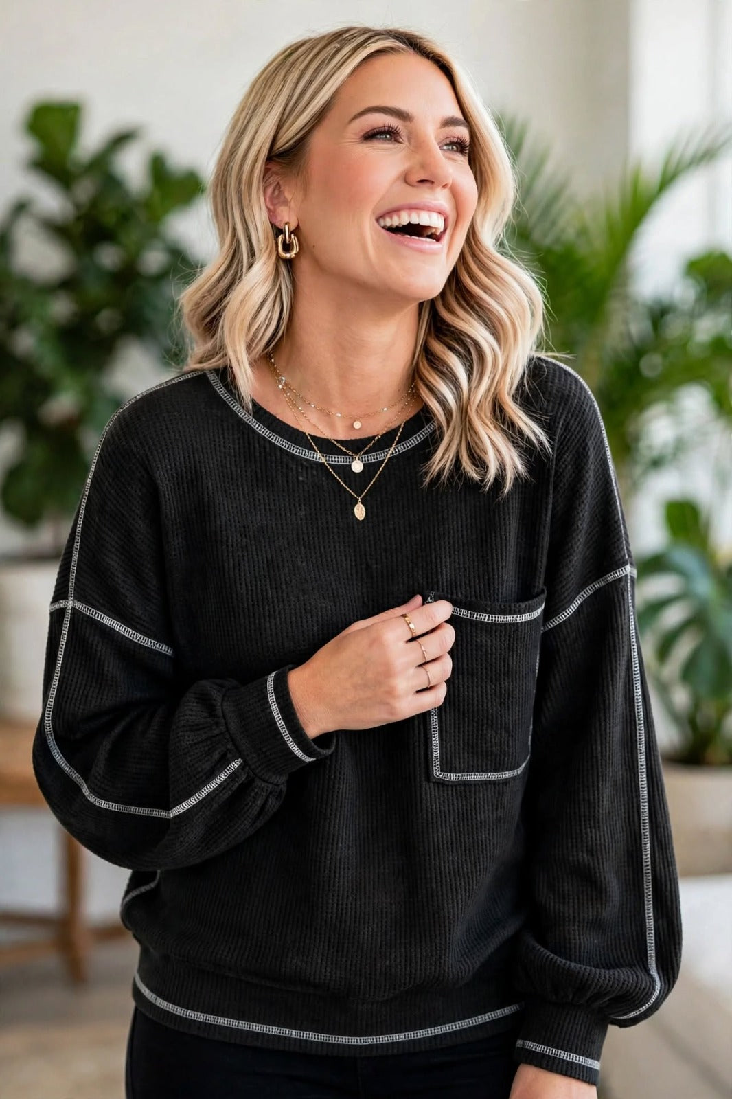 Contrast Stitching Trim Pullover